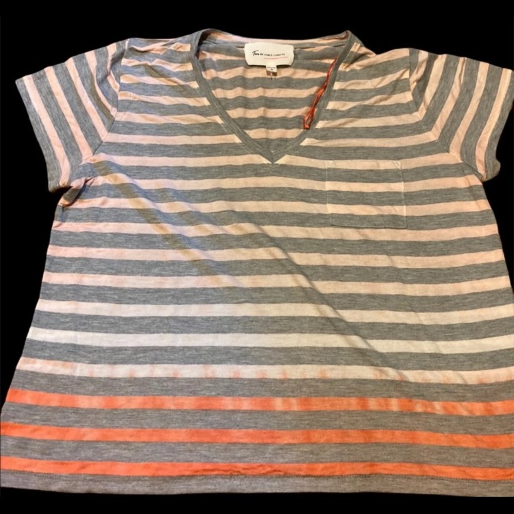 Two by Vince Camuto medium tee shirt